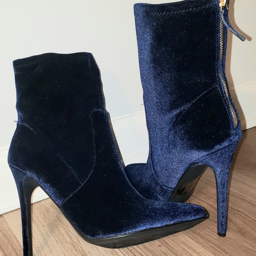Boots Navy size 9
